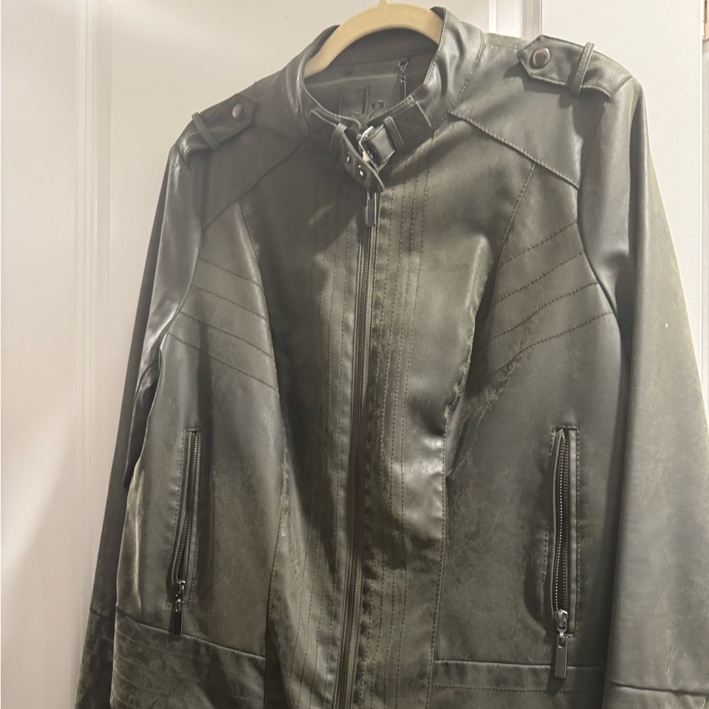 Camo Green size L stylish casual jacket very good condition